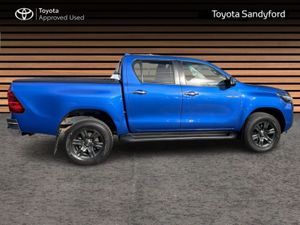 Toyota Hilux 2.8 SR5 AUTOMATIC DOUBLE CAB // REAR - Image 3