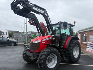 Massey Ferguson 5711m - 750 hours - Image 3