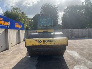2015 BOMAG BW213DH-4i Single Drum Vibrating Roller - Image 3