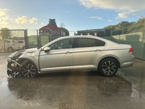 201 VW Passat 2.0 TDi  Full leather - Image 4