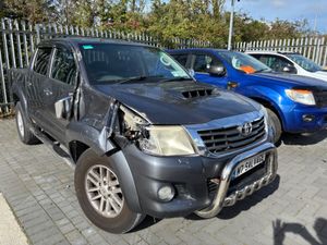 12 Hilux 3.0 D4D Invincible Auto 80k miles Drives - Image 2
