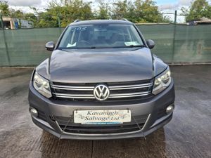 2014 Volkswagen Tiguan  Sport  4x4  Automatic - Image 4