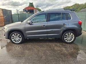 2014 Volkswagen Tiguan  Sport  4x4  Automatic - Image 2