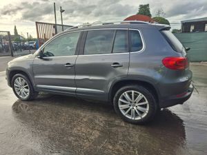 2014 Volkswagen Tiguan  Sport  4x4  Automatic - Image 4
