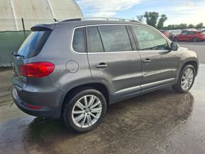 2014 Volkswagen Tiguan  Sport  4x4  Automatic - Image 3