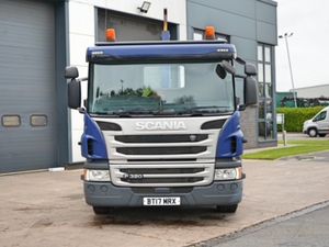 2017 SCANIA P320 6X2 HOOK LOADER - Image 2