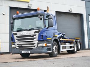 2017 SCANIA P320 6X2 HOOK LOADER - Image 3