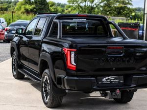 2026 TOYOTA HILUX INVINCIBLE - Image 4