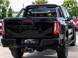 2026 TOYOTA HILUX INVINCIBLE - Image 3