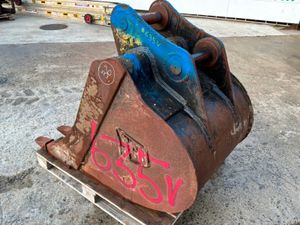 36" JCB digging bucket......65mm pins......635v. - Image 4