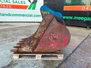 36" JCB digging bucket......65mm pins......635v. - Image 2