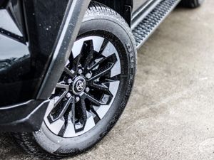 2026 TOYOTA HILUX INVINCIBLE - Image 3