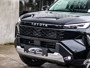 2026 TOYOTA HILUX INVINCIBLE - Image 2
