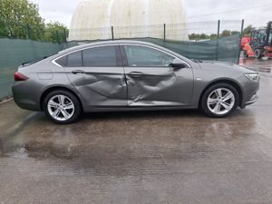 172 Opel Insignia SRI  Grand sport Diesel - Image 4