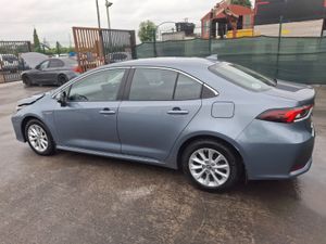 2019 Toyota Corolla  Luna sal Hybrid  Automatic - Image 4