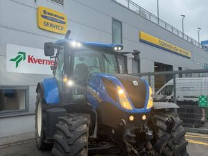 2016 New Holland T7.190 RC 40km/h - Image 2