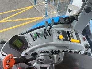 2016 New Holland T7.190 RC 40km/h - Image 4