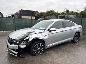 201 Volkswagen Passat 2.0 Tdi - Image 3