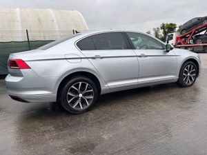 201 Volkswagen Passat 2.0 Tdi - Image 4