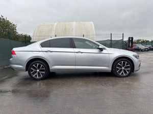 201 Volkswagen Passat 2.0 Tdi - Image 2