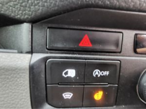 Volkswagen Crafter H 35 MWB 177BHP A8A 5DR AUTO - Image 2