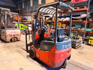 2014 TOYOTA 1.3 Ton Electric forklift....NEW BATTE - Image 2