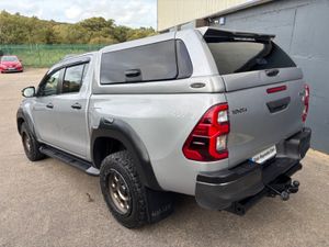 Toyota Hilux 232 D 2.8 GR SPORT CREWCAB PU LOW KMS - Image 4