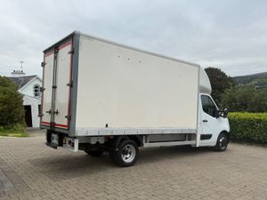 2016 Nissan NV400 165bhp 4.5Ton Twin-Wheel Luton - Image 4