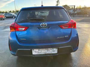 2015 Toyota Auris Hybrid very light damage - Image 4
