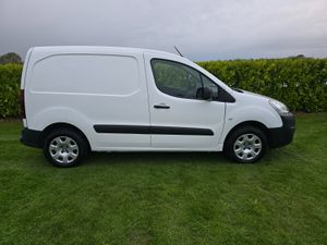 191 Peugeot Partner Doe and Tax Low miles - Image 4