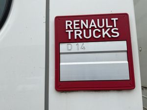 2016 Renault D14 4x2 Curtainsider - Image 4