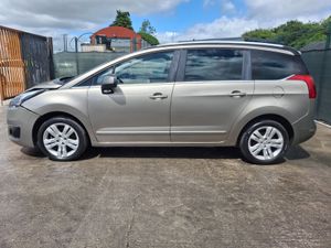 162 Peugeot 5008  Diesel 7 Seater - Image 2