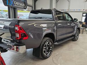 23 TOYOTA HILUX INVINCIBLE EDITION AUTO D-4D - Image 4