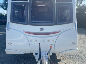 Bailey Unicorn Valencia 4-Berth Caravan - Image 2