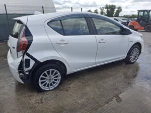 2017 Toyota Aqua Hybrid Light Damage - Image 3