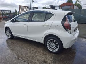 2017 Toyota Aqua Hybrid Light Damage - Image 4