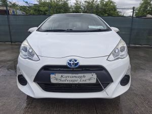 2017 Toyota Aqua Hybrid Light Damage - Image 2