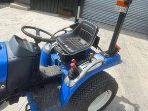 2004 New Holland TC21 Compact Tractor - Image 4