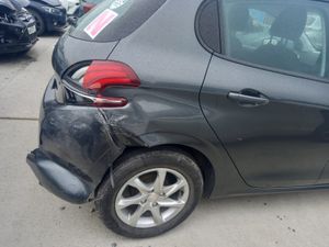 2017 Peugeot 208 - Image 4