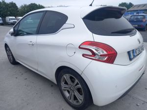 2013 Peugeot 208 - Image 2