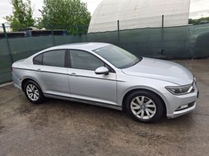 152 Volkswagen Passat  Bluemotion  1.6 Tdi - Image 2