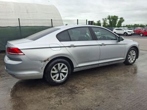 152 Volkswagen Passat  Bluemotion  1.6 Tdi - Image 3