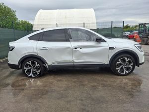 252 Renault Arkana Hybrid Automatic - Image 2