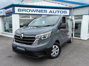 2023 Renault Traffic 9 seater bus - Image 2