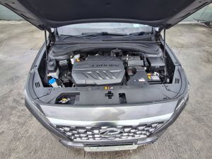 182 Hyundai Santa Fe  Executive Awd  7 seater - Image 4
