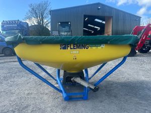 Fleming V800 Fertiliser Spreader - Image 4