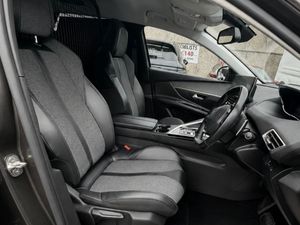 2022 Peugeot 3008 AUTOMATIC - Image 3