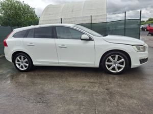 2017 Volvo V60  2.0 Diesel  Automatic - Image 3