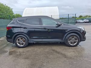 2018 Hyundai Santa Fe  7 seater - Image 2