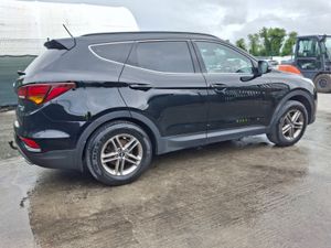 2018 Hyundai Santa Fe  7 seater - Image 3